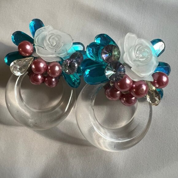 Vintage 80s Glam Rhinestone Lucite Faux Pearl Costume Estate Clip On Earrings - Picture 8 of 9